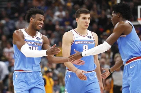  福克斯三双国王轻取雷霆  